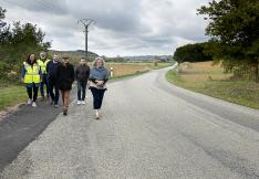La RD 102 a été élargie pour faciliter le croisement des véhicules.