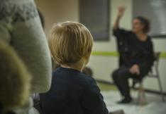 Enfant écoutant un conte