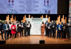 Hélène Sandragné aux côtés des autres élus signataires du manifeste pour un monde nouveau.