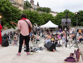 Première représentation de Un été, 100 spectacles