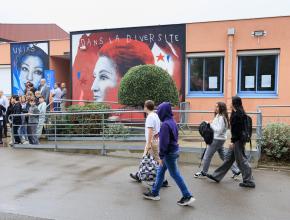 Inauguration d'une fresque symbolisant la lutte contre les discriminations au collège de Montesquieu à Narbonne