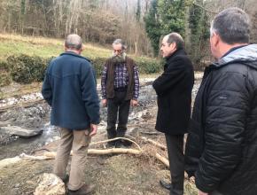 Travaux suite aux inondations de janvier 2020 secteur d'Axat dans l'Aude. Visite d'André Viola, président du conseil départemental de l'Aude.