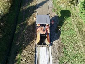 Photo aérienne du chantier de construction de la voie verte entre Sainte-Colombre-sur-l'Hers et Chalabre.