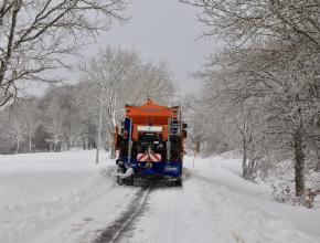 Opérations de déneigement sur le secteur de Cuxac-Cabardès La Loubatière