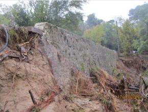 Le mur de soutènement du pont de Verzeille avait été en partie emporté.