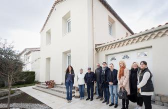 René, propriétaire d'un logement rénové, a reçu l'ensemble des acteurs du programme d'intérêt général départemental de lutte contre la précarité énergétique.