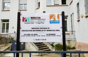 Façade maison départementale des solidarités à Carcassonne.