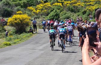 PASSAGE DU PELOTON DE LA ROUTE D'OCCITANIE DANS L'AUDE EN 2021