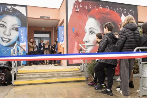 Inauguration d'une fresque symbolisant la lutte contre les discriminations au collège de Montesquieu à Narbonne