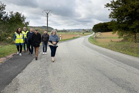 La RD 102 a été élargie pour faciliter le croisement des véhicules.