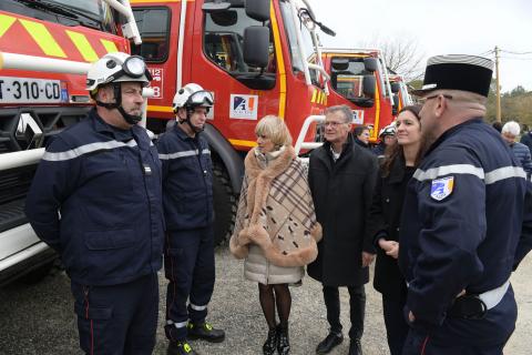 Remise de 11 camions citernes aux pompiers de l'Aude