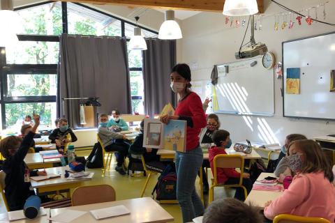 PRIX INCORRUPTIBLES 2021. Visite de l'illustratrice Séverine Duchesne dans une école de Lauraguel.