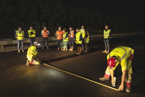 Visite des travaux nocturnes de la rocade est de Narbonne avec la présidente du Département de l'Aude Hélène Sandragné