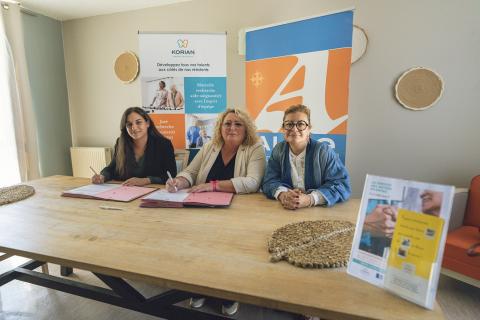 La signature a eu lieu entre le groupe Korian et le Département, par l'intermédiaire de Muriel Cherrier, vice-présidente en charge de l'autonomie, accompagnée de Séverine Roger-Mateille, son homologue à l'autonomie.