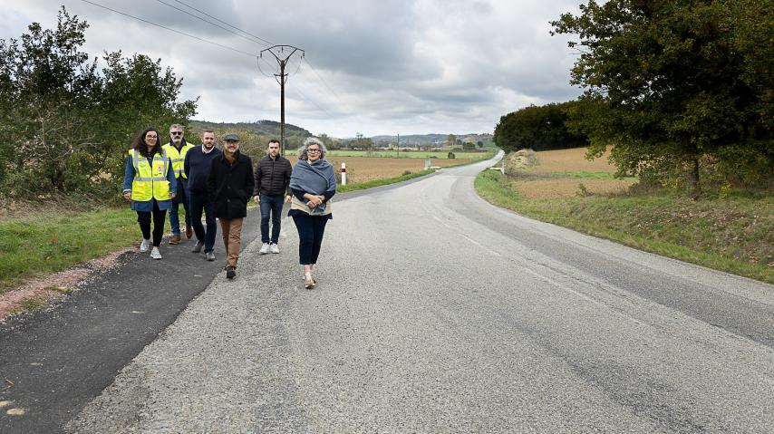 La RD 102 a été élargie pour faciliter le croisement des véhicules.