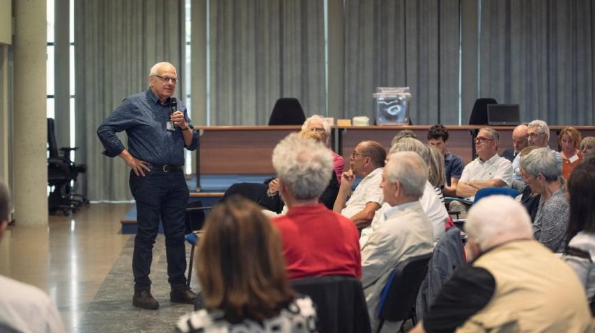 Jacques Galantus, président du CESE de l'Aude, se présente aux membres.