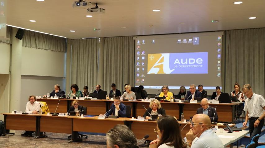 Les élus de l'assemblée départementale de l'aude en session le 16 octobre 2024.