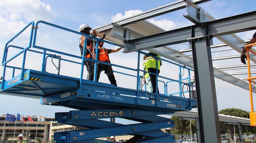 CHANTIER POSE OMBRIERES PHOTOVOLTAIQUES DEPARTEMENT DE L'AUDE