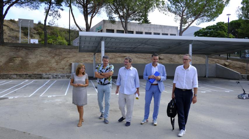 Le vice-président Sébastien Gasparini a été accompagné des responsables du collège Jules-Verne pour une découverte du nouveau préau en avant-première.