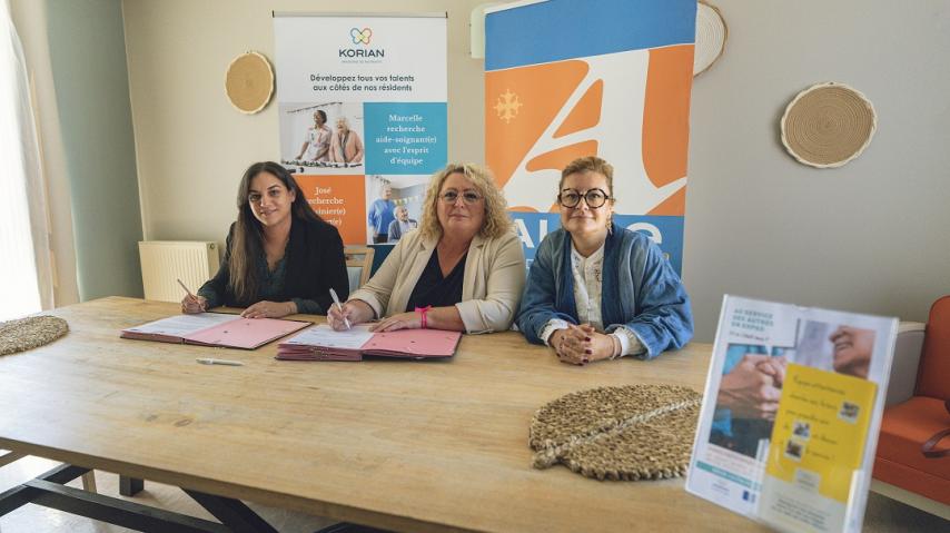 La signature a eu lieu entre le groupe Korian et le Département, par l'intermédiaire de Muriel Cherrier, vice-présidente en charge de l'autonomie, accompagnée de Séverine Roger-Mateille, son homologue à l'autonomie.
